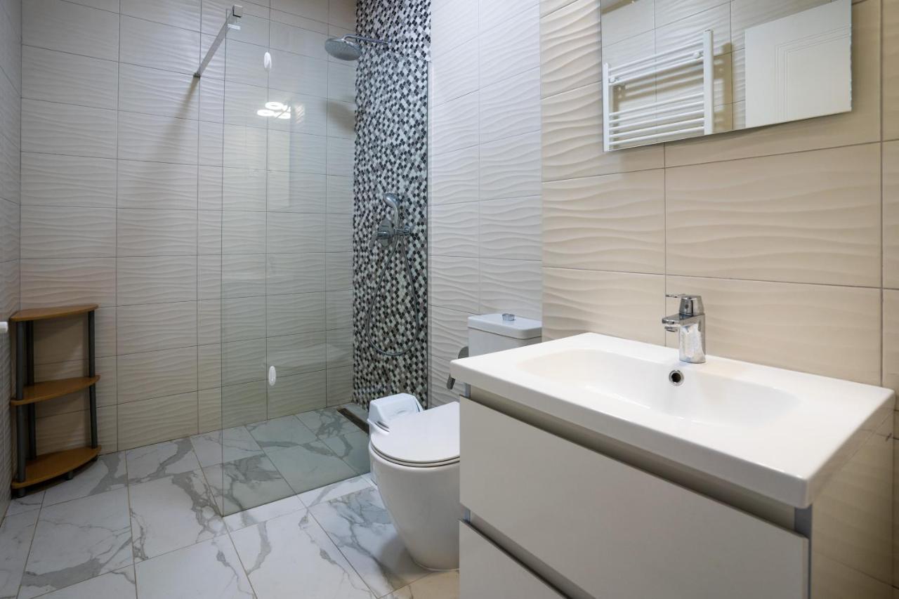 Velier Deluxe Mamaia